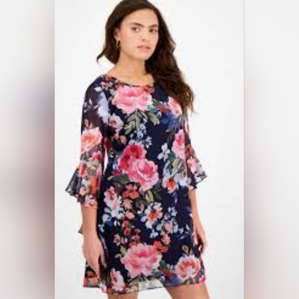 Women's Clothing (908)